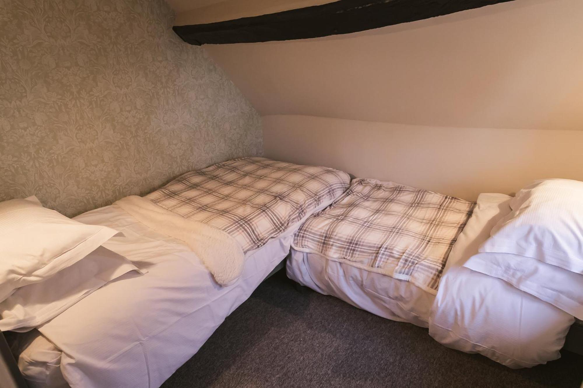 The Rose & Crown Hotel Godalming Room photo